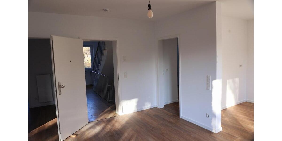 4 Zimmer Wohnung mit Balkon Erstbezug nach Kernsanierung 4 zimmer