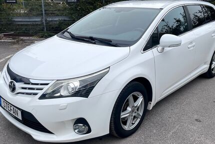 Toyota Avensis 161.500 km 8.400 € Neuss 41472