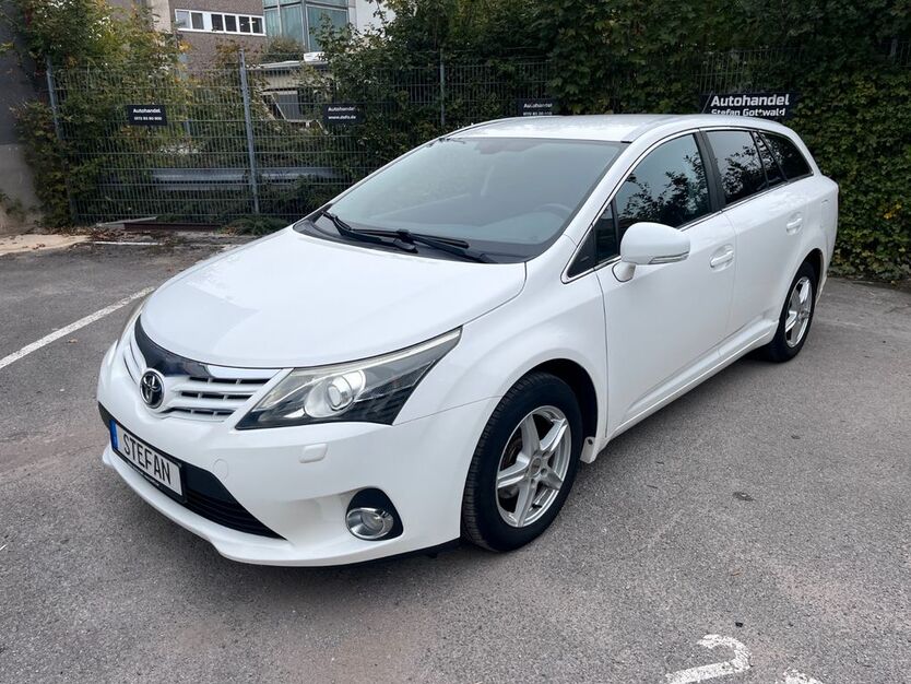 Toyota Avensis 161.500 km 8.400 € Neuss 41472