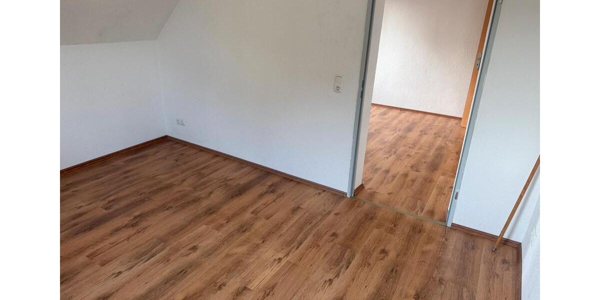 Dachgeschoßwohnung Duisburg Rheinhausen - 2 Zimmer, 55 m&sup2;, 770&euro; | Angebot:25791800
