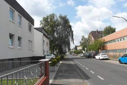 Freistehendes gepflegtes Dreiparteienhaus schöner Garten und Garage - Wohnung im Erdgeschoss bezugsfrei - beliebter Wohnort Köln Weiß