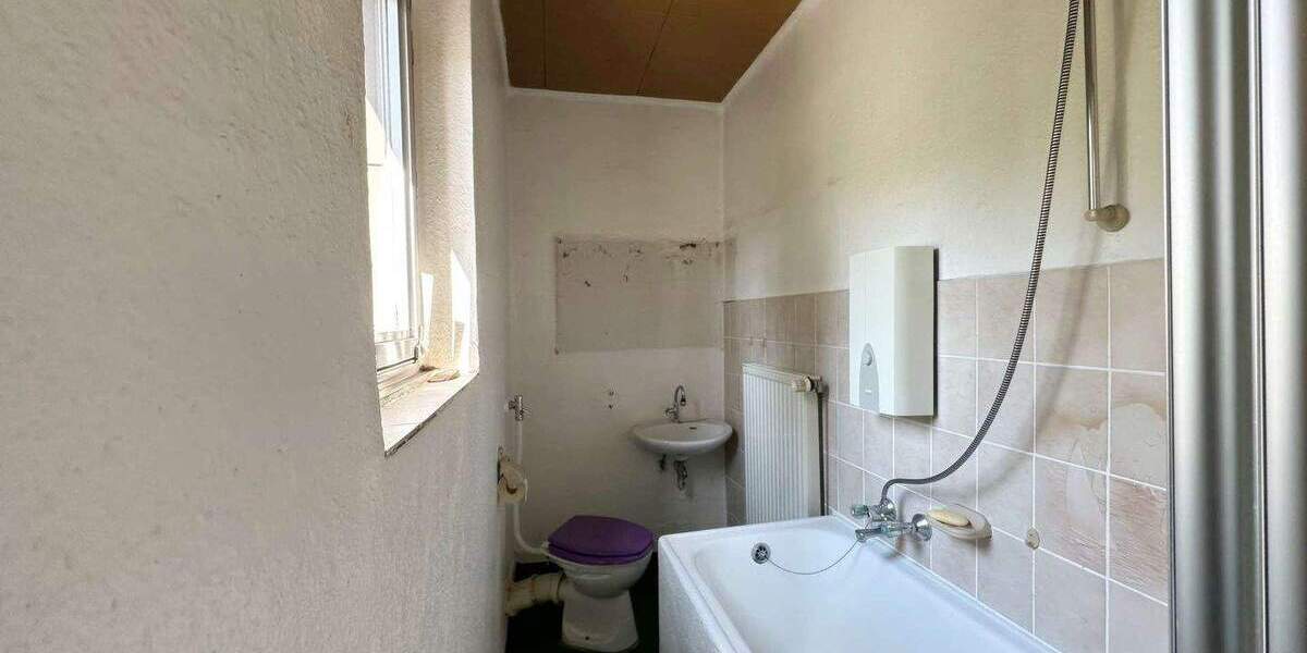 Grundstück mit Bestandsgebäude in Düsseldorf - Hassels 6 zimmer