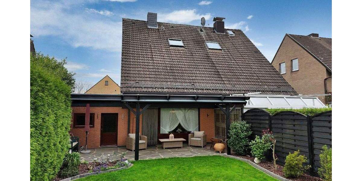 Gibt es ja doch ! Klassische kleine Doppelhaushälfte in schöner Lage von Kaarst - Vorst 4 zimmer