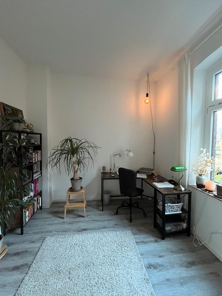 Helle Altbauwohnung für junges Pärchen in Düsseldorf-Lörick zimmer