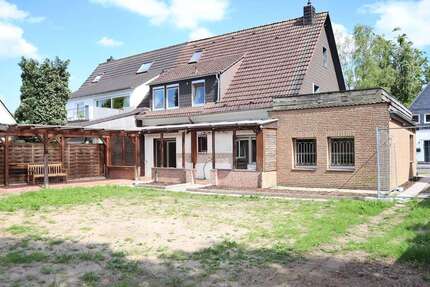 Haus zum Kaufen in Düsseldorf 790.000 € 201 m² 8 zimmer