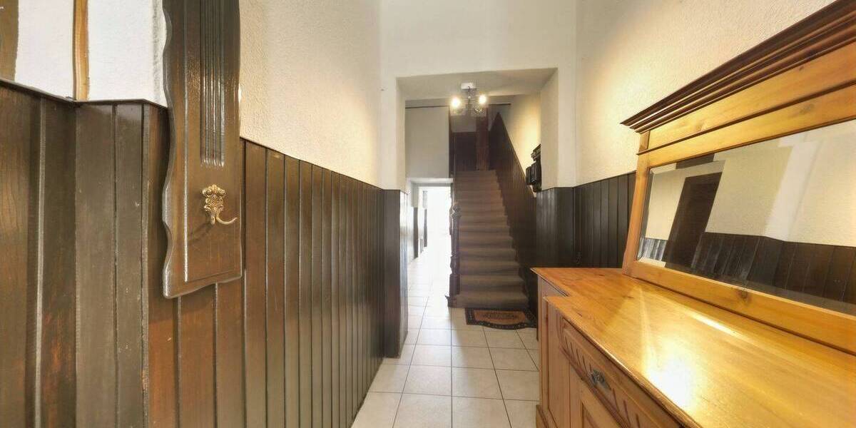 Reihenmittelhaus Mönchengladbach Eicken - 8 Zimmer, 181 m&sup2;, 249.000&euro; | Angebot:26820568