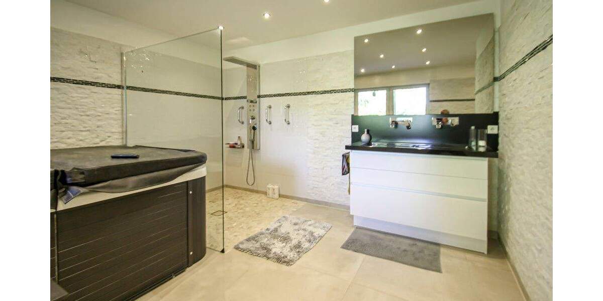 Imposantes Landhaus mit diversen Nebengebäuden 7 zimmer