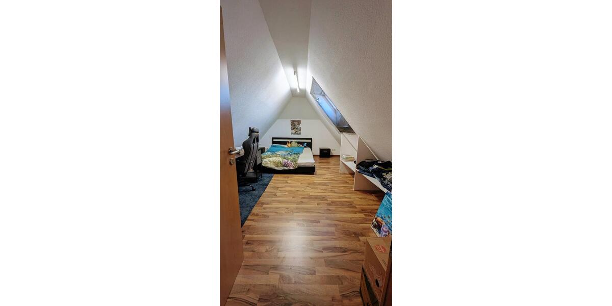 Dachgeschoßwohnung Viersen Hülsdonk - 3.5 Zimmer, 106 m&sup2;, 1.060&euro; | Angebot:25784077