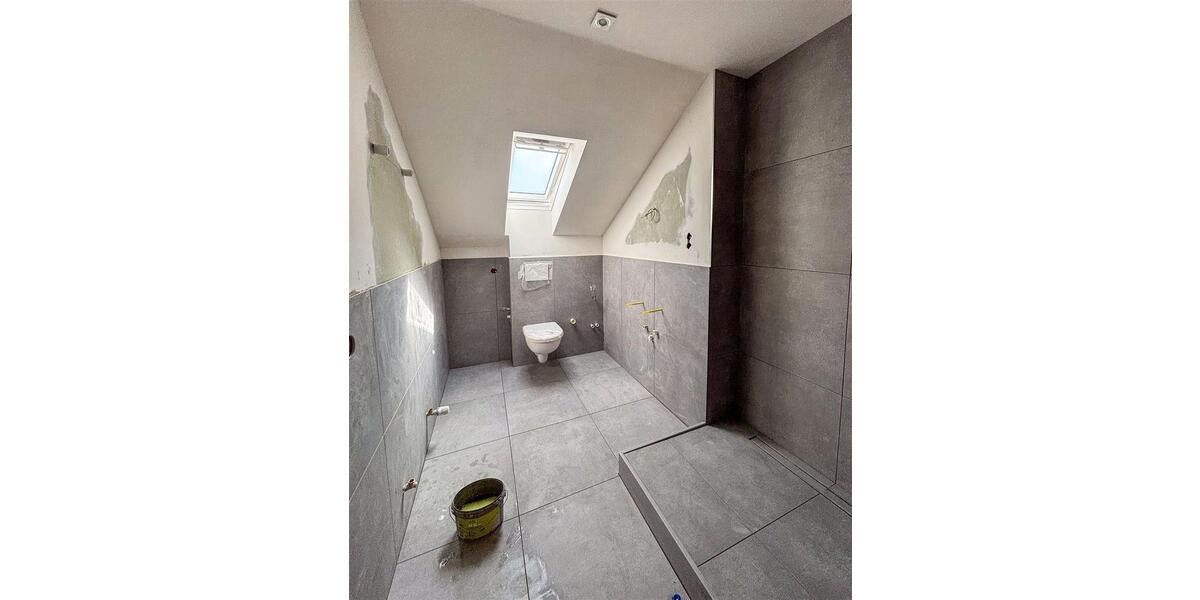 Dachgeschoßwohnung Düsseldorf Stadtbezirk 5 - 3 Zimmer, 67 m&sup2;, 1.200&euro; | Angebot:26335922