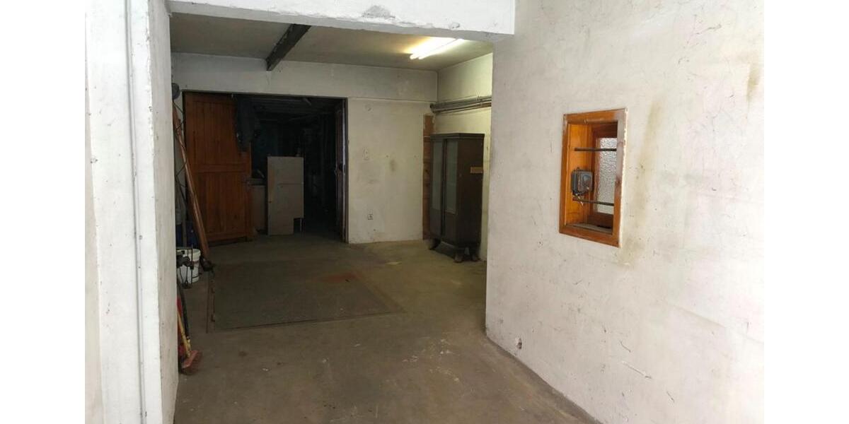 Lagerhalle 300m² auf 2 Ebene mit kleines Ladenlokal zimmer