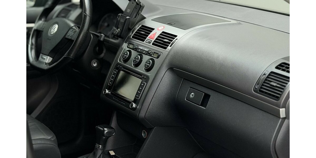 VW Touran R-Line Schiebedach Leder 7Sitze IHand 124.990 km 11.900 &euro; Mönchengladbach 41066