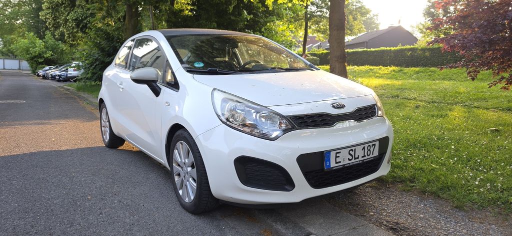Kia Rio 174.000 km 2.499 &euro; Düsseldorf 40627