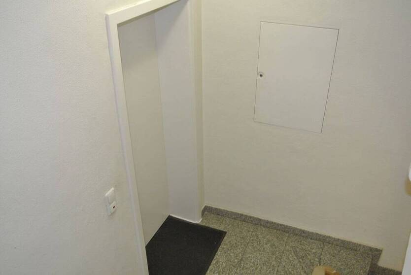 Wohn und Geschäftshaus mit fünf Wohnungen und drei Gewerbeeinheiten im Mülheim-Mitte
