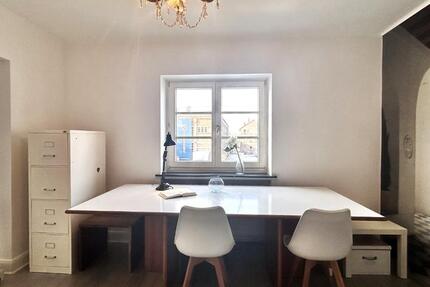 Privates Kulturhaus: Mehrraum-Eventfläche über Etagen, möbliert zimmer