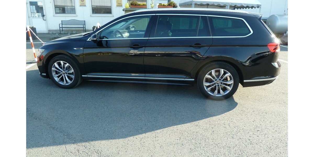 VW Passat Variant R-Line 2.0 TDI DSG Leder Navi LED 135.000 km 20.900 &euro; Ratingen 40885