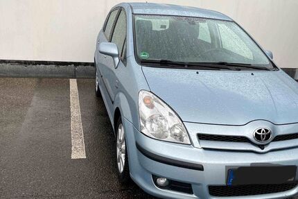 Toyota Corolla Verso 153.000 km 3.650 € Düsseldorf 40476