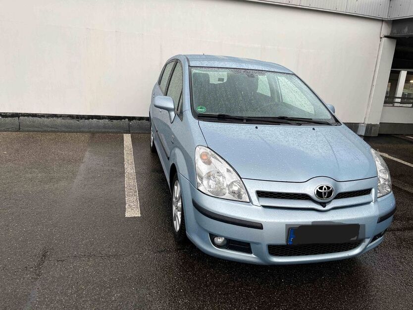 Toyota Corolla Verso 153.000 km 3.650 € Düsseldorf 40476