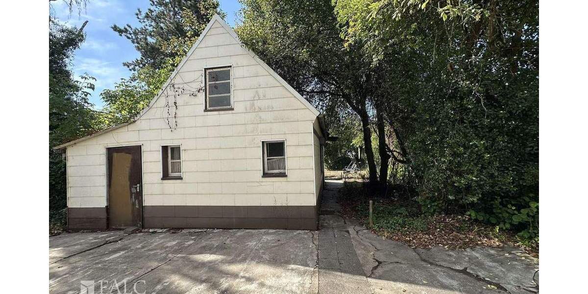 Grundstück mit Bestandsgebäude in Düsseldorf - Hassels 6 zimmer