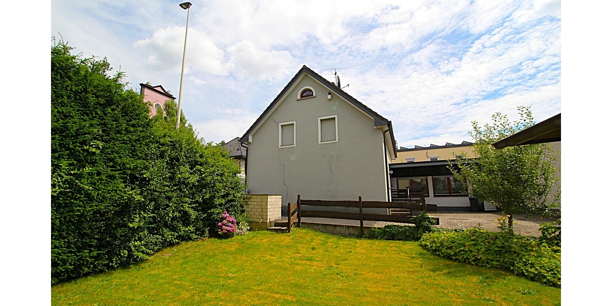 Kernsaniertes Einfamilienhaus mit (Bau)-Grundstück und großem Anbau mit vielen Nutzungsmöglichkeiten 5 zimmer