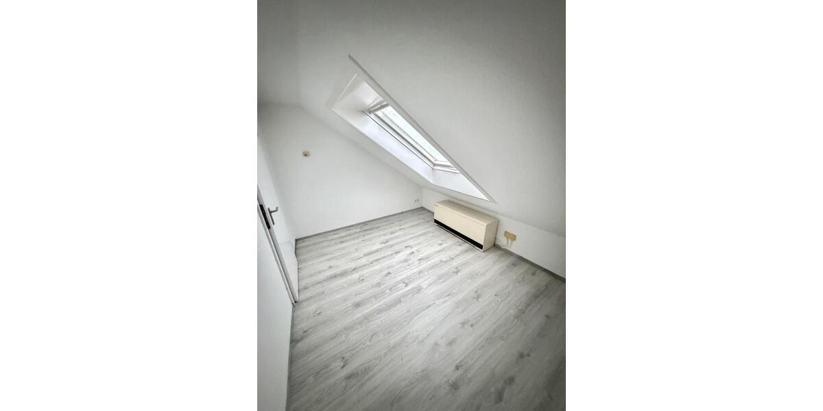 Dachgeschoßwohnung Wuppertal Unterbarmen - 5 Zimmer, 85 m&sup2;, 800&euro; | Angebot:25395285