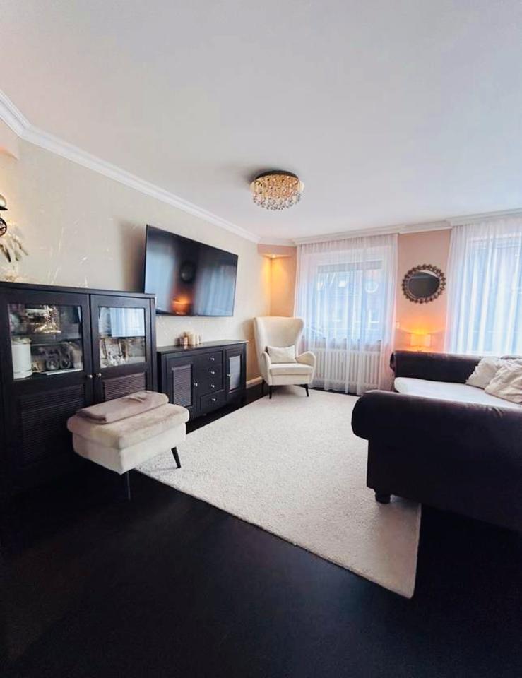Von Privat! Ruhige und stilvolle Wohnung mit Balkon nahe Rhein.