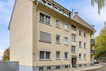 Mehrfamilienhaus mit 6 WE,Garagen, Carport und freier Eigentümerwohnung zimmer