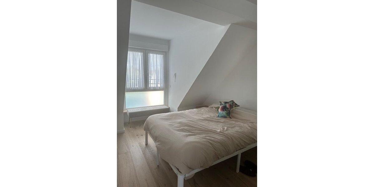 Dachgeschoßwohnung Düsseldorf Stadtbezirk 9 - 1 Zimmer, 50 m&sup2;, 900&euro; | Angebot:26349663