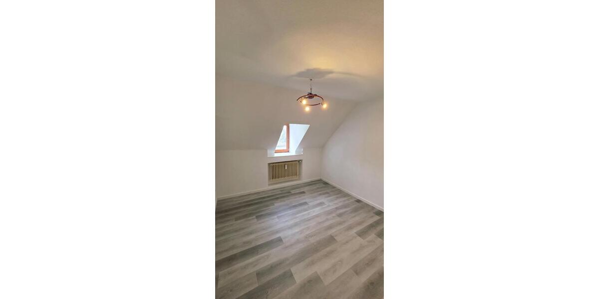 Dachgeschoßwohnung Wuppertal Arrenberg - 2 Zimmer, 75 m&sup2;, 630&euro; | Angebot:25125200
