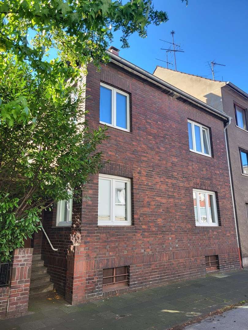 Haus zum Kaufen in Duisburg 360.000 € 170 m² 9 zimmer