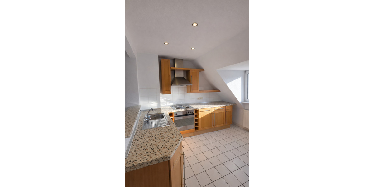 Dachgeschoßwohnung Düsseldorf Stadtbezirk 8 - 2.5 Zimmer, 84 m&sup2;, 1.290&euro; | Angebot:25270777