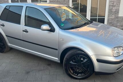 VW Golf 128.000 km 4.490 &euro; Oberhausen 46145