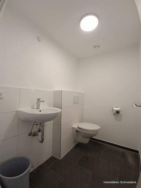 Düsseldorf-Oberbilk, Heerstraße 27 - Komplett sanierte Wohnung mit 2 Balkonen + Küchenzeile ab Oktober zu mieten !!