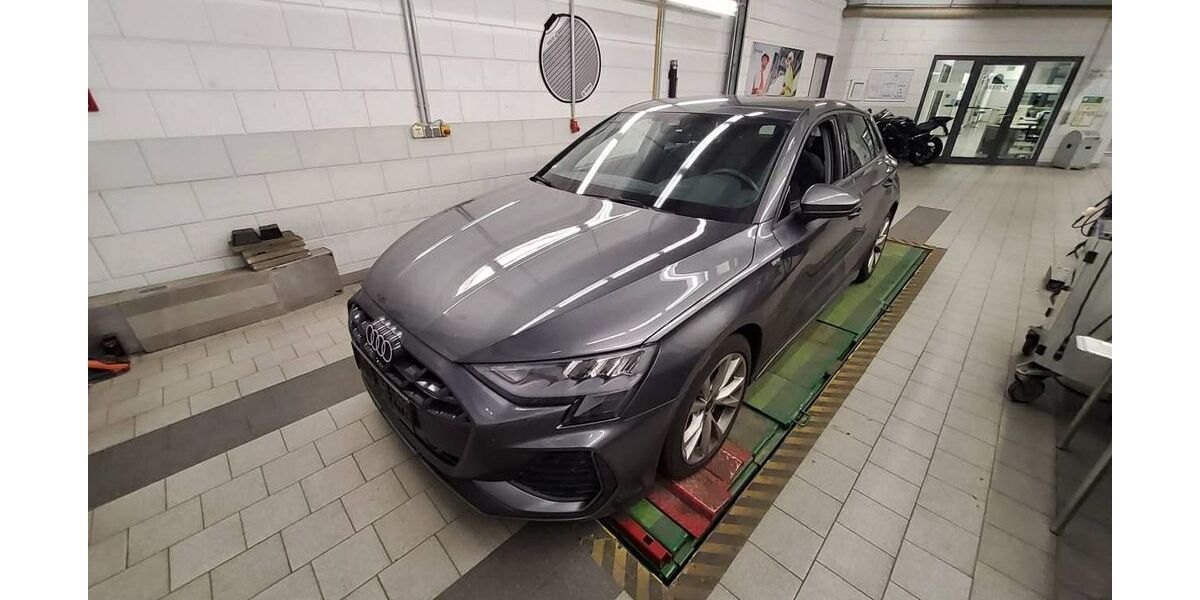 Audi A3 15.000 km 31.990 &euro; Solingen 42653