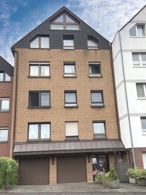 Große leerstehende 3,5 Zi.- Wohnung in ruhiger Top-Lage mit großem Balkon und Garage