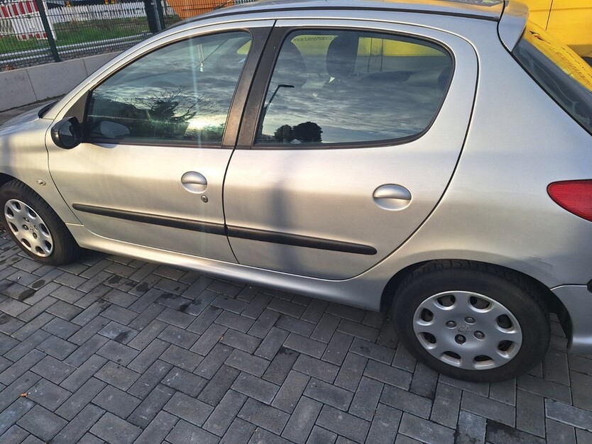 Peugeot 206 198.656 km 2.000 € Düsseldorf 40213