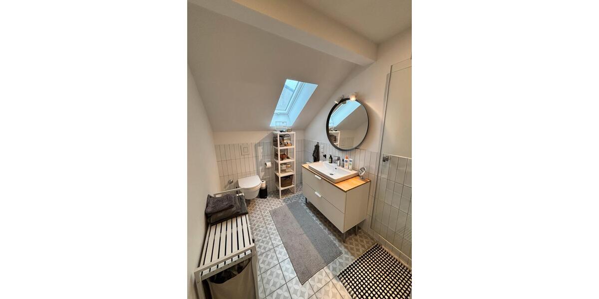 Dachgeschoßwohnung Duisburg Laar - 3 Zimmer, 77 m&sup2;, 895&euro; | Angebot:25352216