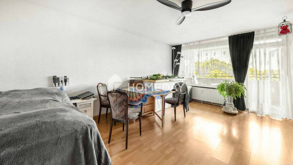 Ideal geschnittene 1 Zimmer Wohnung mit Wannenbad, Südloggia und Garage