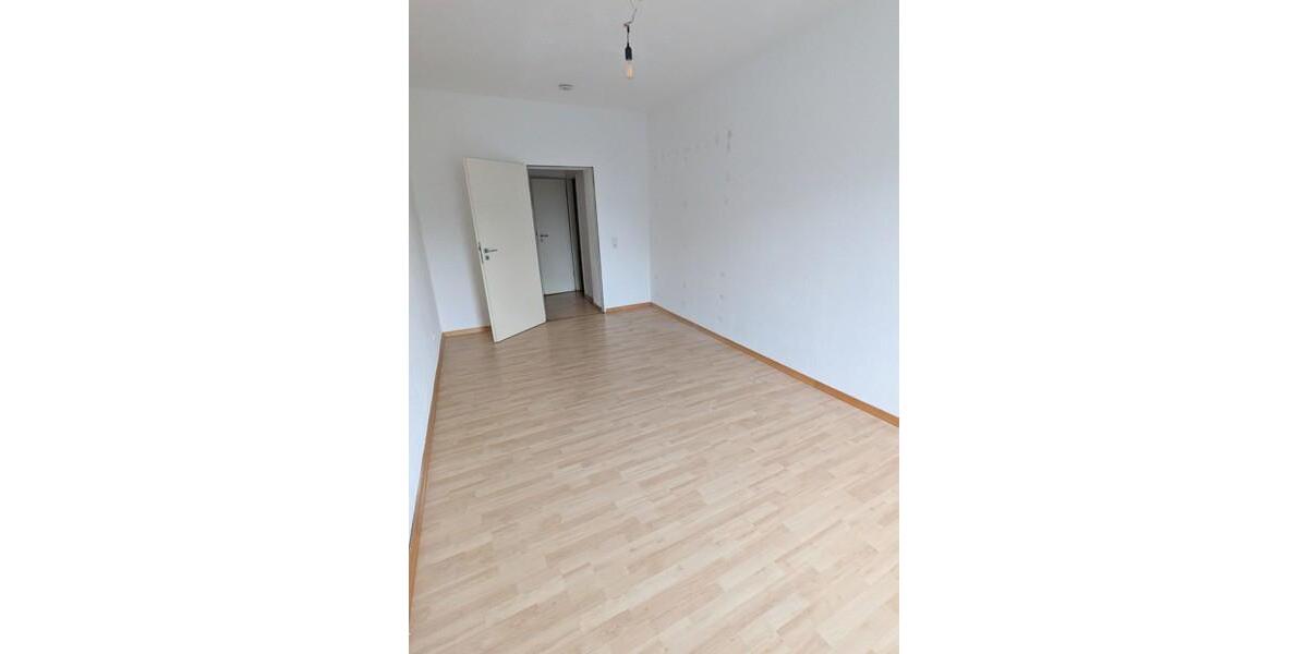 Mittendrin! Großzügige 4-Zimmer-Wohnung mit neuem Bad zimmer