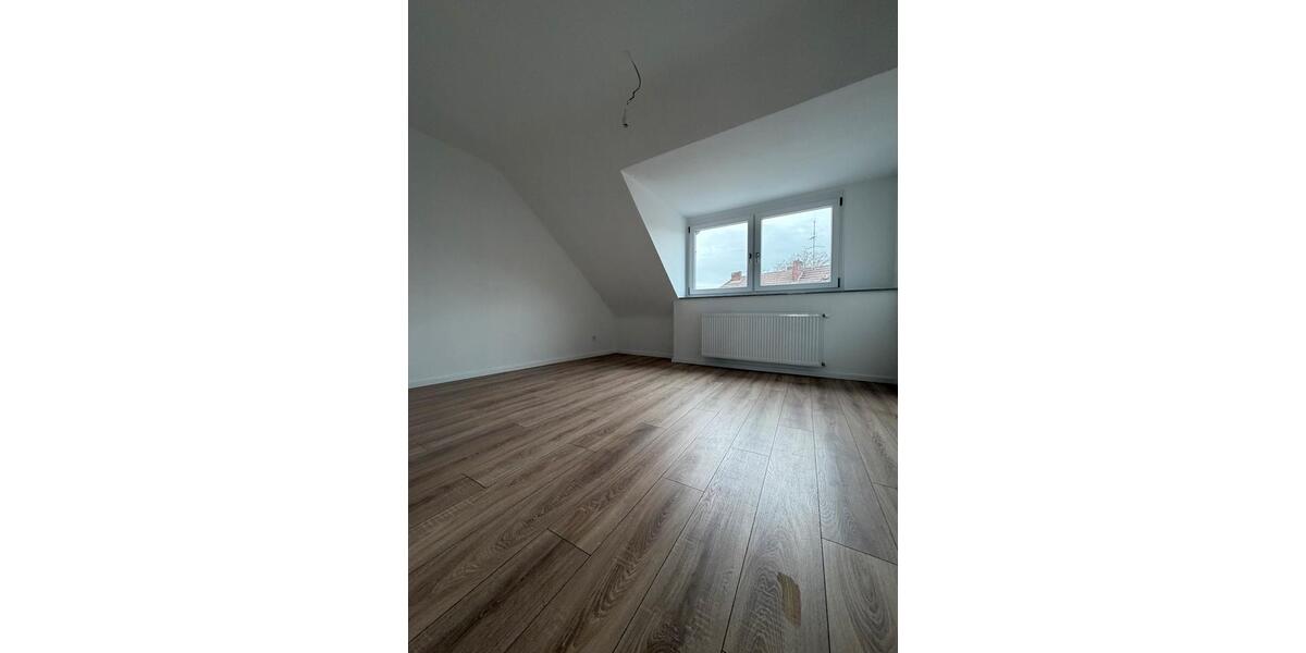 Dachgeschoßwohnung Duisburg Mittelmeiderich - 2 Zimmer, 78 m&sup2;, 900&euro; | Angebot:25790437