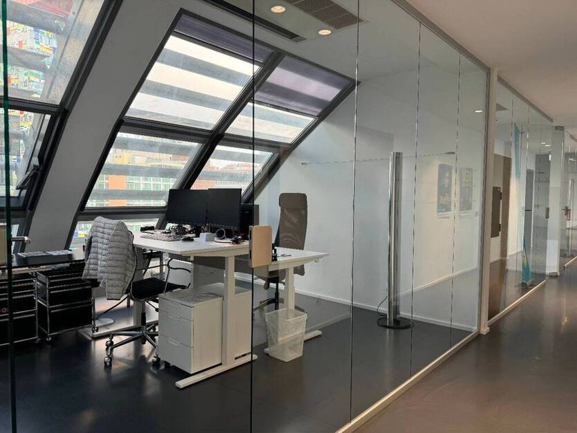 Großes Büro mit Blick über den Medienhafen - All-in-Miete