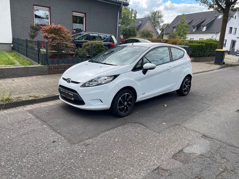 Ford Fiesta 124.800 km 3.650 € Moers 47443