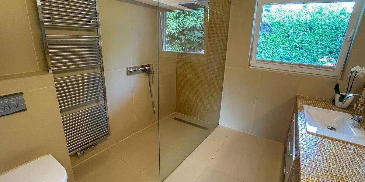 Luxuriöses Einfamilienhaus mit außergewöhnlichem Raumkonzept in Bestlage von Neuss-Selikum 9 zimmer