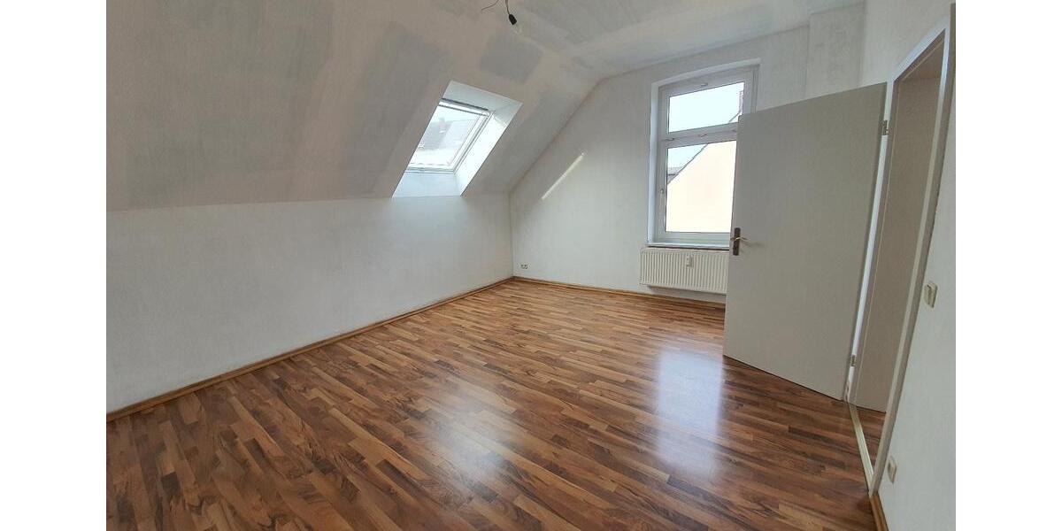 Dachgeschoßwohnung Duisburg Mittelmeiderich - 3 Zimmer, 95 m&sup2;, 700&euro; | Angebot:26462850