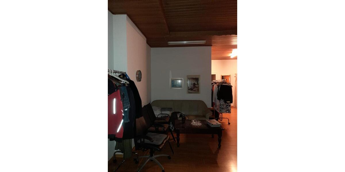 Wohnung mit Ladenlokal ( nur gemeinsam zu miete ) 6 zimmer