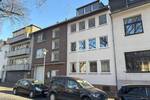 Mehrfamilienhaus mit Büroeinheit und Halle