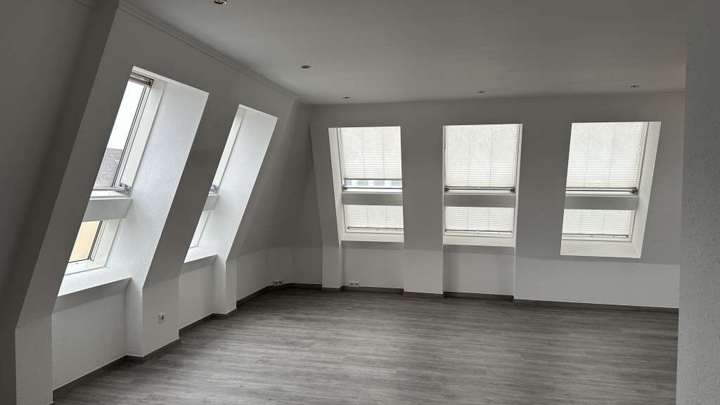 Etagenwohnung Solingen Wald - 4 Zimmer, 129 m&sup2;, 1.161&euro; | Angebot:27451339