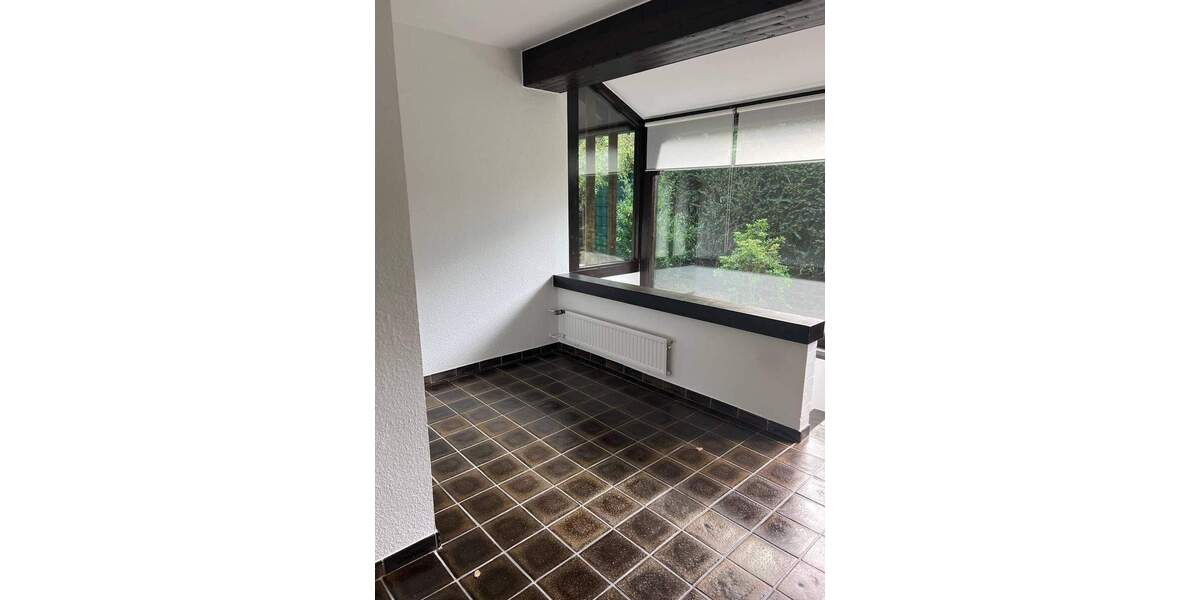 D-Kaiserswerth: Terrassenwhg., 2 Zimmer, ca. 80 m² Wohnfl., mit kl. Garten, ca. 60 m² Nutzfläche, Terrasse, Stellplatz 2 zimmer