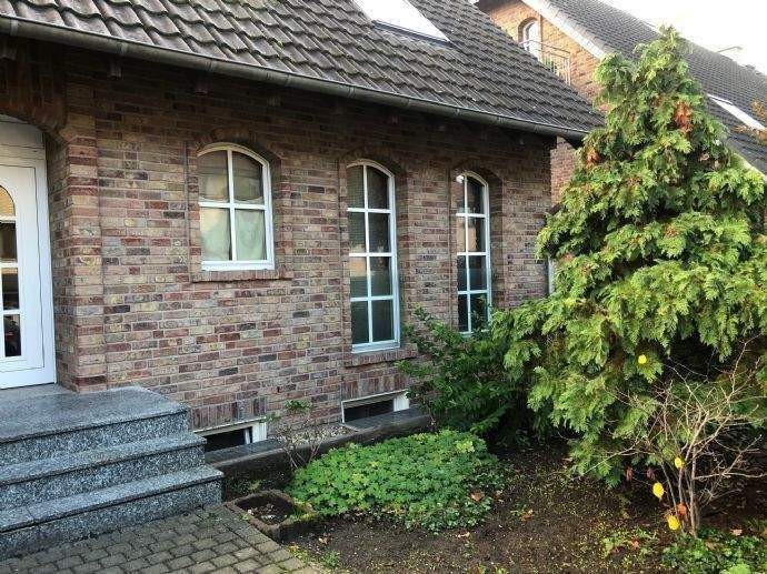 Willich, renovierte ruhige helle 3 Zimmer, ca. 85 m², Parkettböden, Balkon, Erdgeschoss 3 zimmer