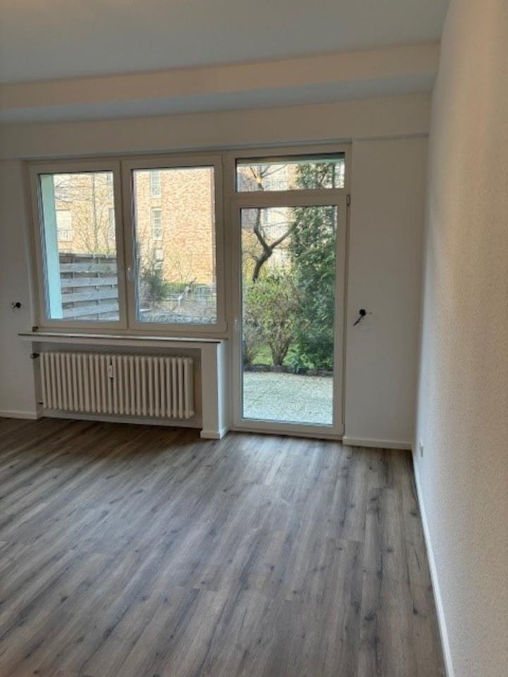 Kernsaniertes Appartment m. Terrasse, in zentr. Lage in Krefeld
