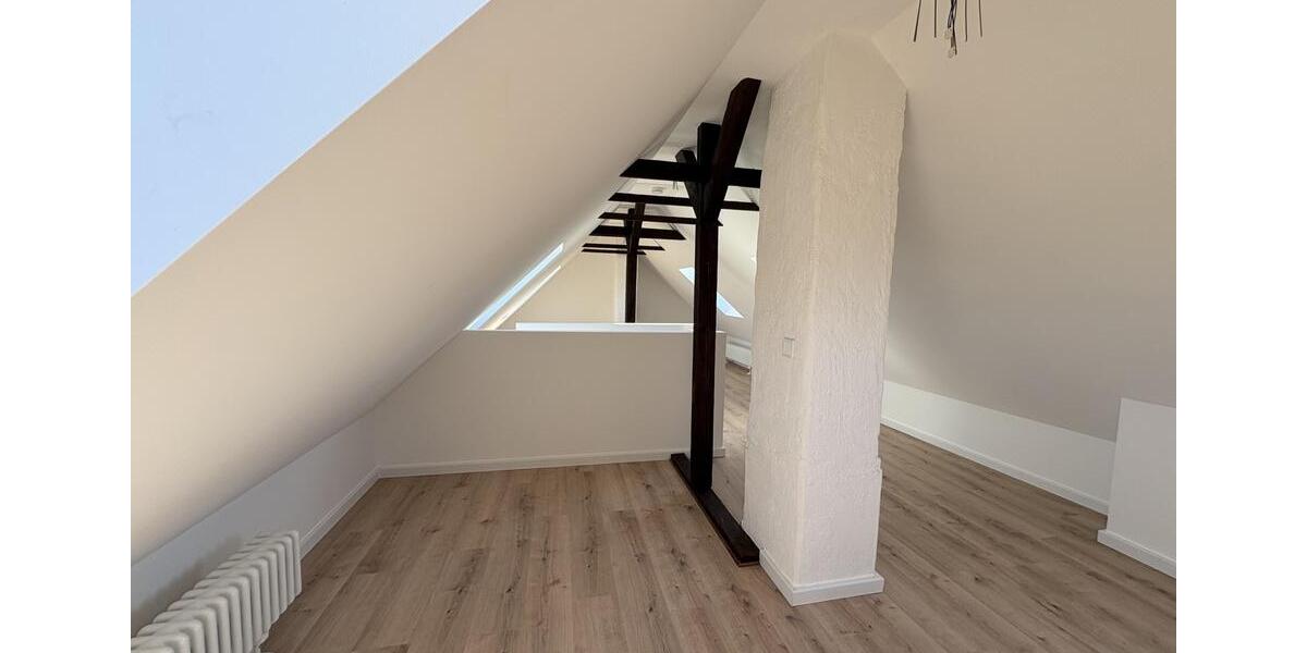 Dachgeschoßwohnung Düsseldorf Pempelfort - 3 Zimmer, 85 m&sup2;, 1.715&euro; | Angebot:25718773